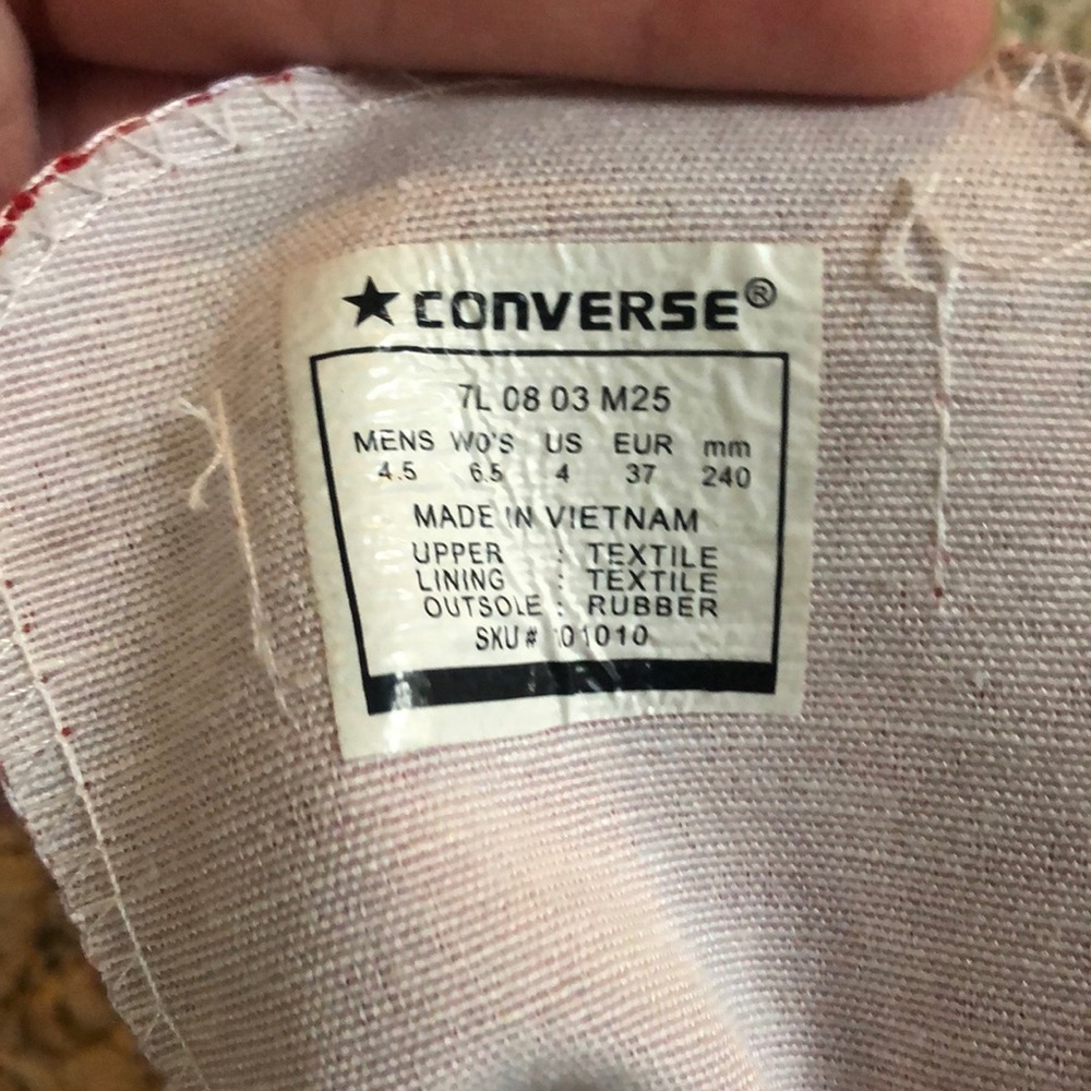 Red converse - Picture 6 of 6